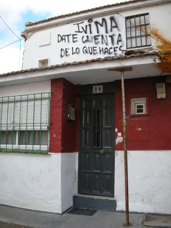 the entrance to a restaurant in spanish on a street corner