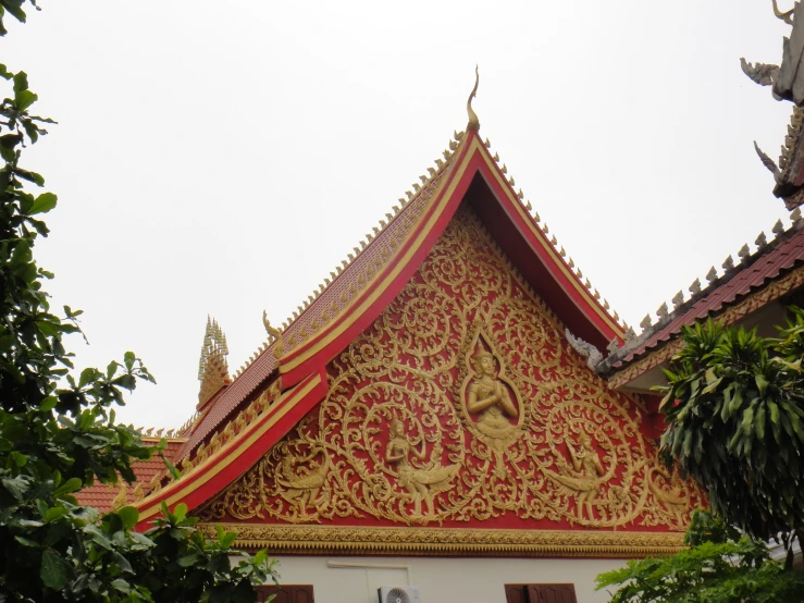 the roof of an elaborate building has decorations on it