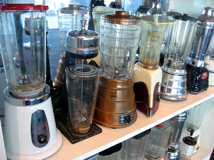 the blender and other things are being kept on the shelf