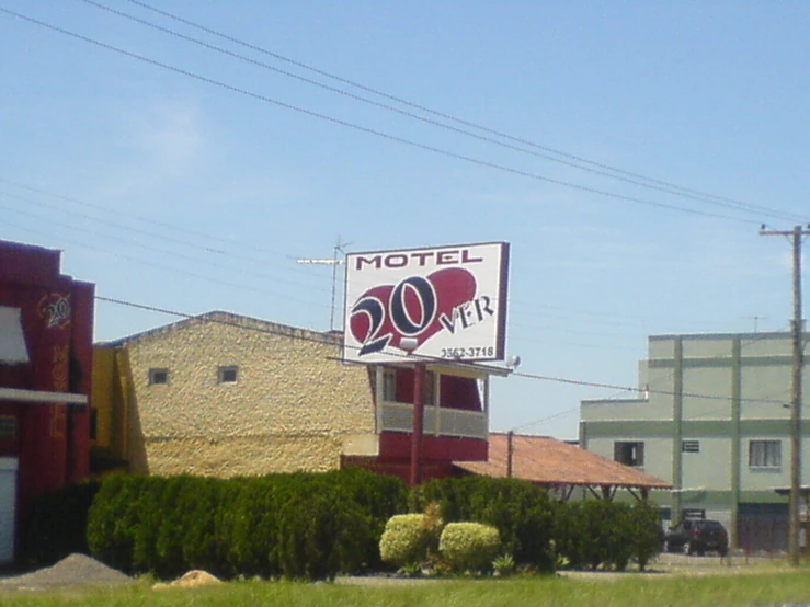 an old motel sign sitting on the side of a building