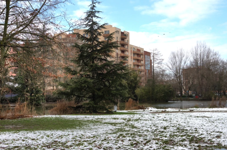 an area with snow covered ground and some tall building