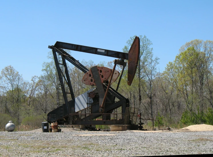 an oil pump in the middle of the forest