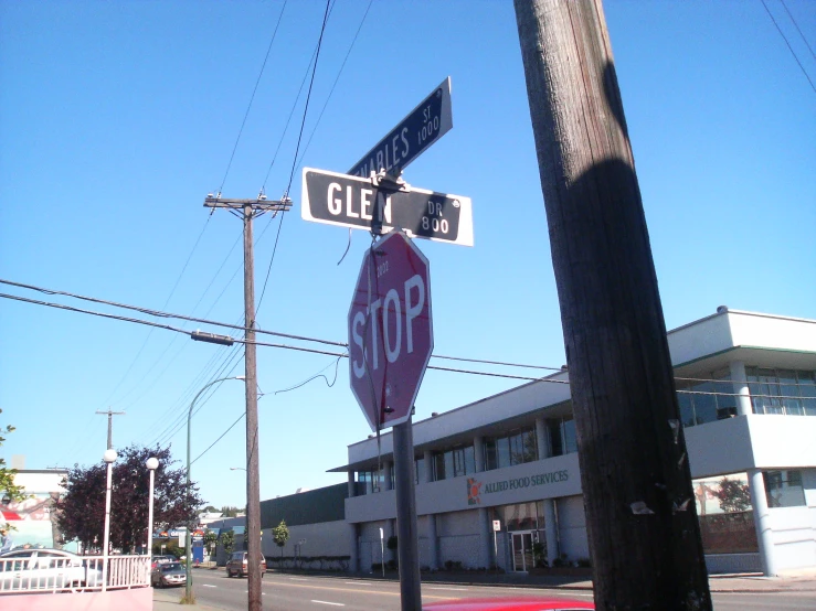 this is the intersection of clet st and cedar ave in west hollywood