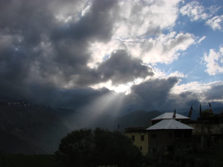 an image of the sun shining through the clouds