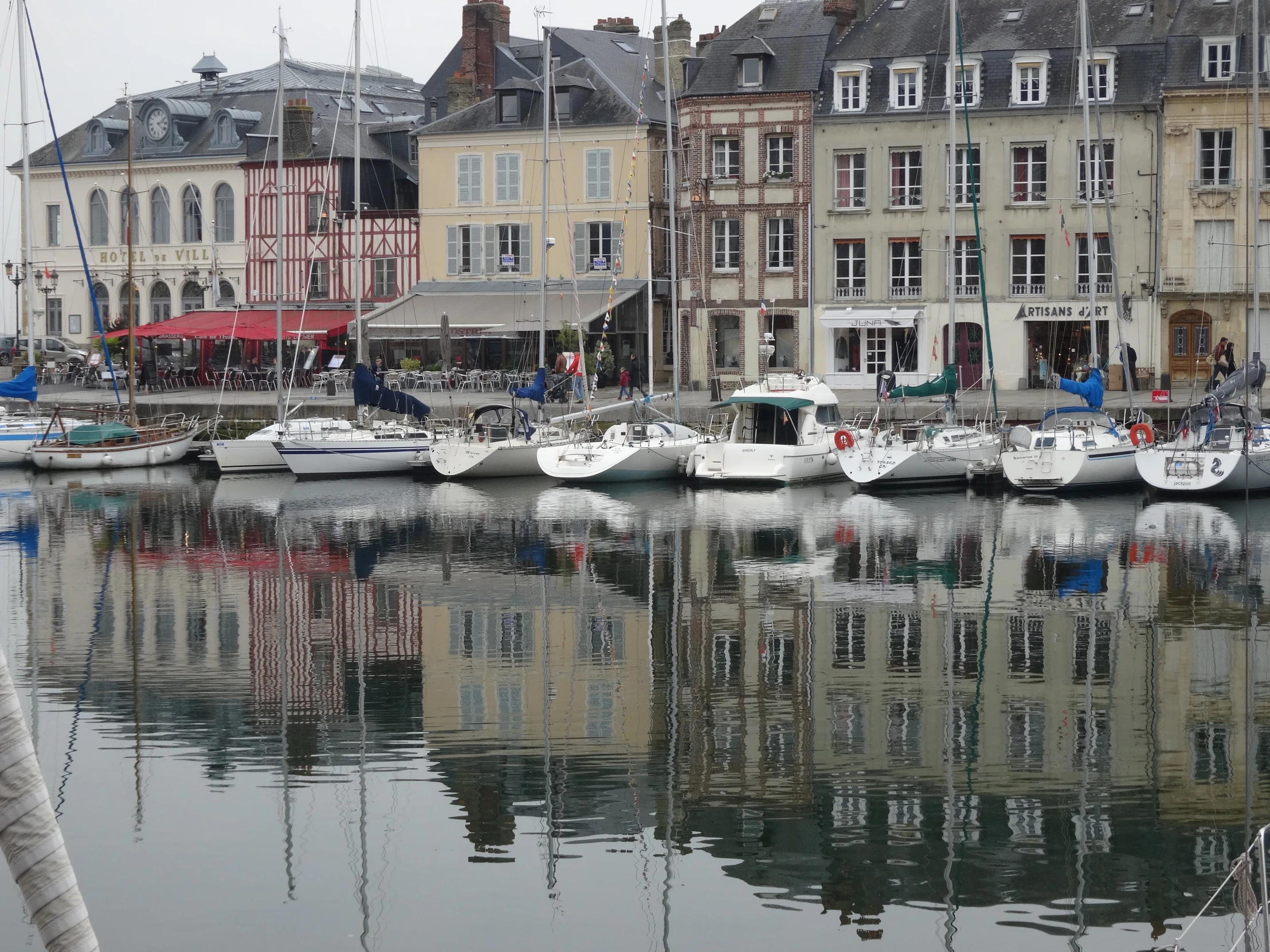 a group of sailboats in the water next to buildings