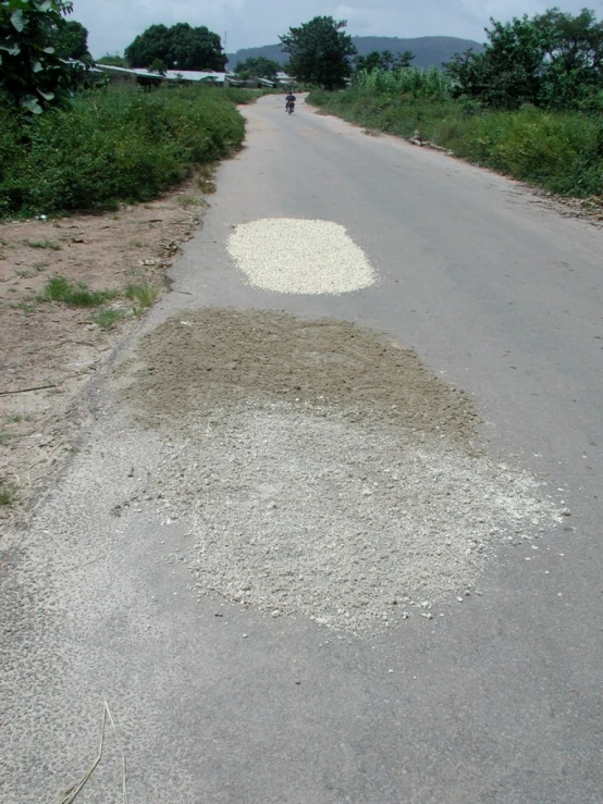 a rural country road is made from gravel and dirtbags