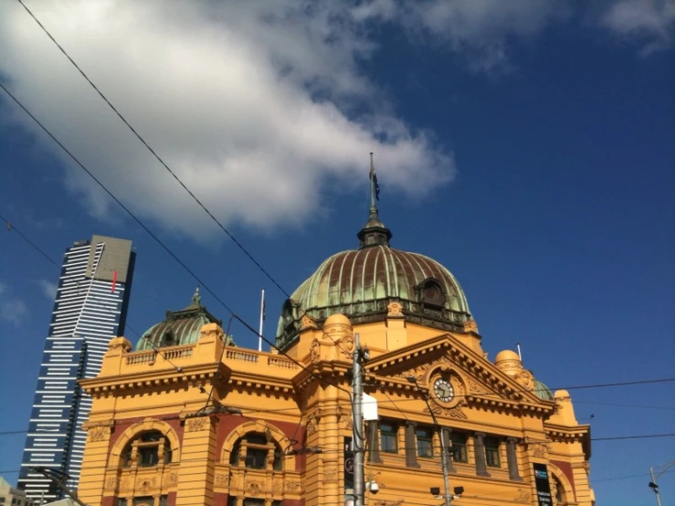 there is a dome on top of the building