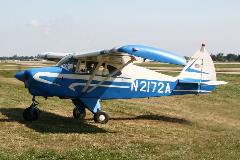 an airplane that is on some grass and is missing the propellers