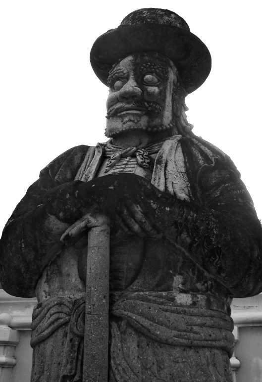 a statue with a black top and hat