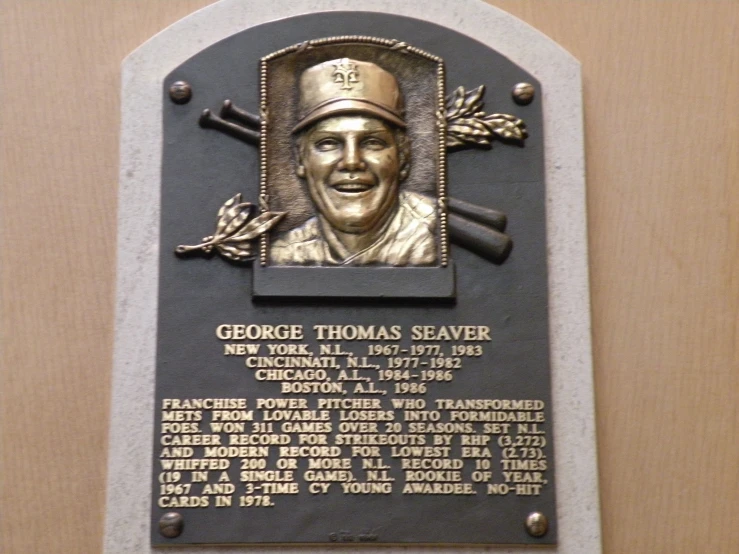 plaque with a pograph of george thomas seaver on it