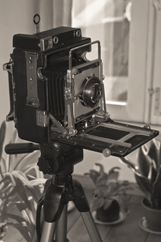 a very old style camera set up in black and white