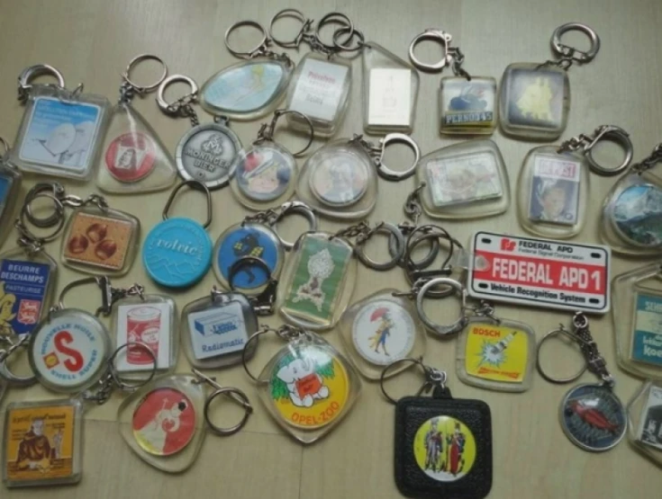 many keychains with several different pictures on them