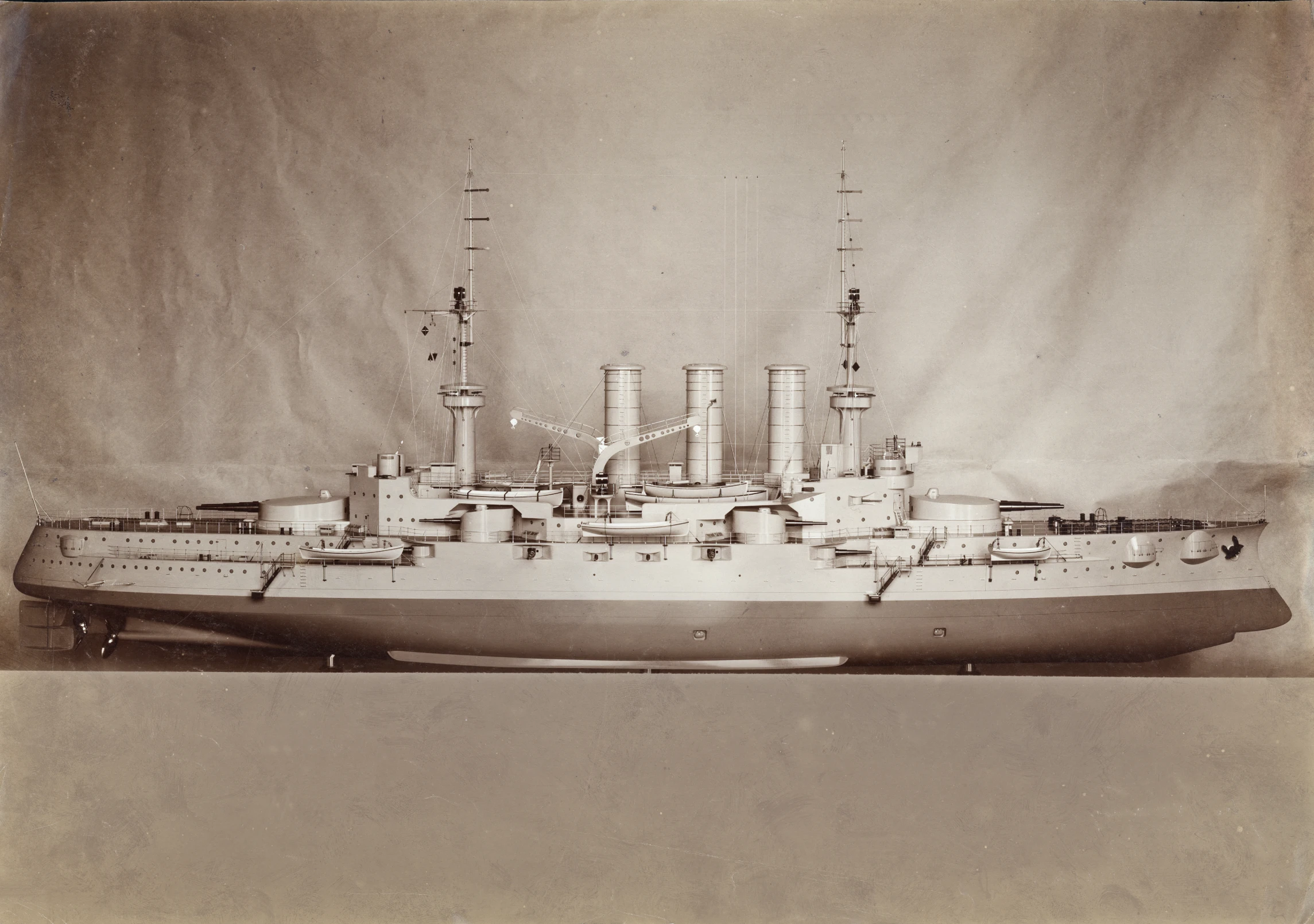 large battleship model with mast masts and many mast spewers