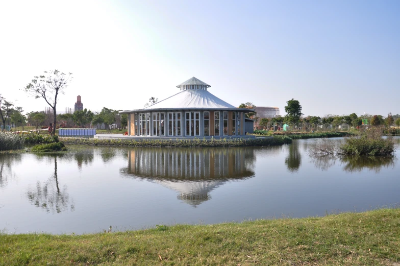 a large pond that has water near it