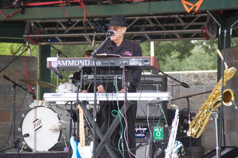 the musician is playing his instrument on stage