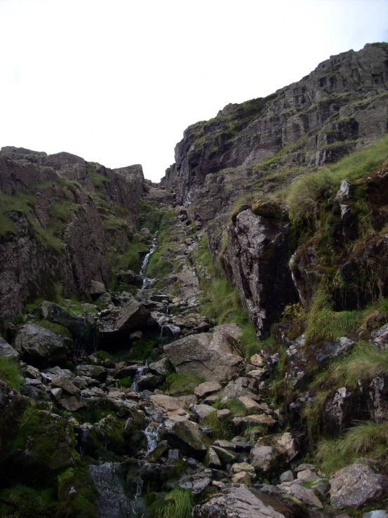 the view of an area with a rock and grass trail on it