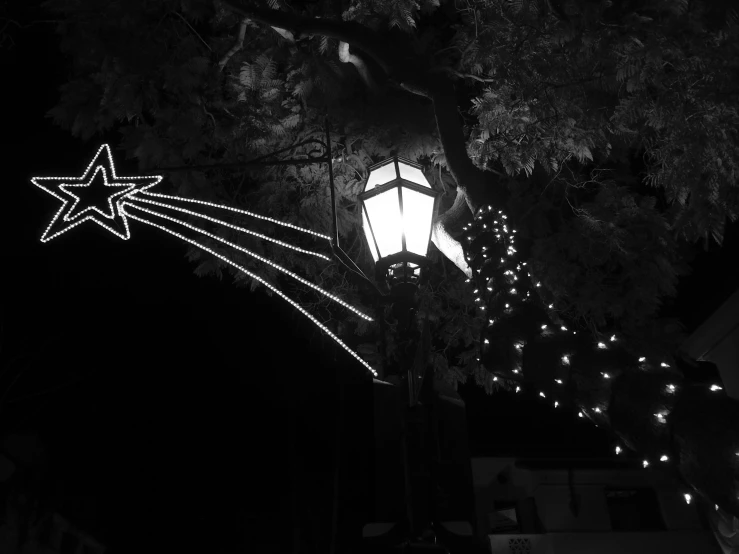 a street light surrounded by a lighted star