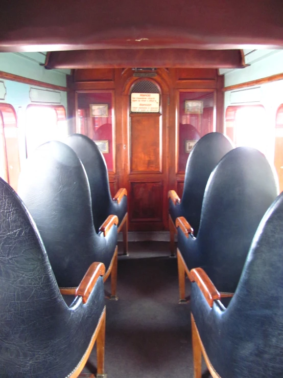 empty seats are sitting in the middle of a train