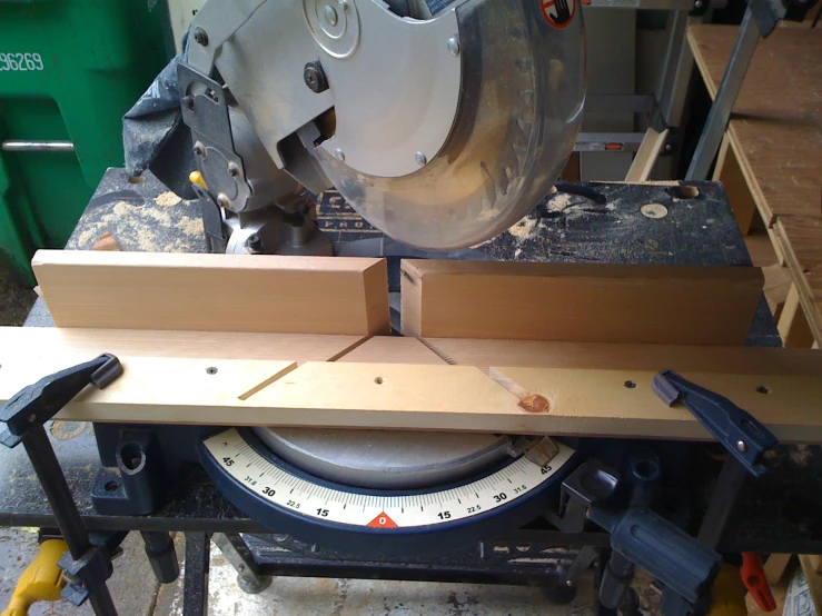 this circular sawhorse has three small slices of wooden in the middle