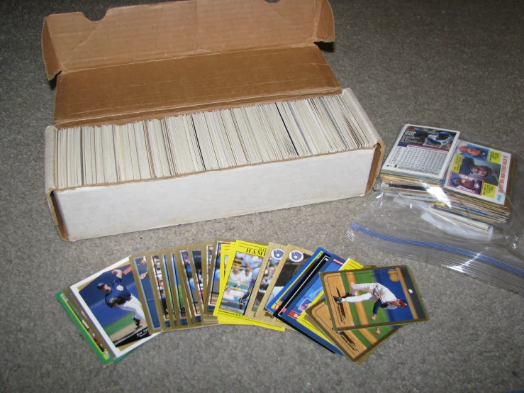 baseball trading card lot complete with all three cards