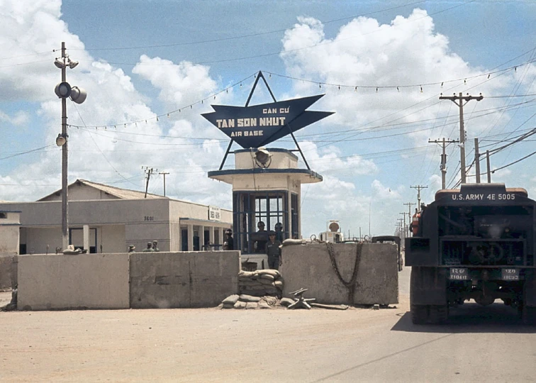 an abandoned motel sitting in the middle of nowhere