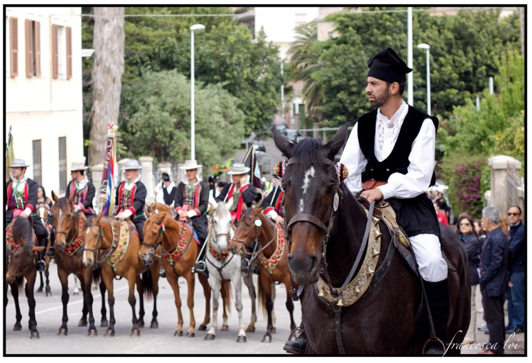 the men in the uniform of a man riding on a horse