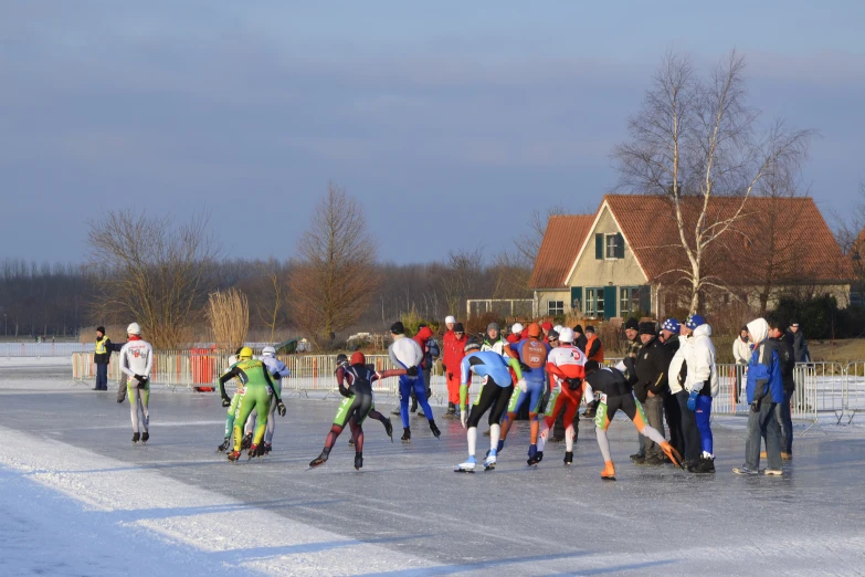 people are skating and skating on an outdoor rink