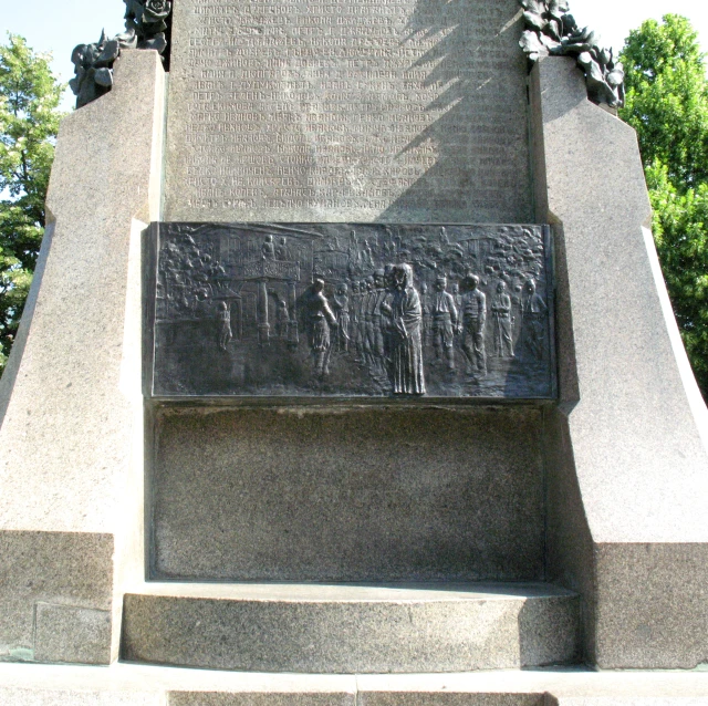 the monument is a tribute to the people on military duty