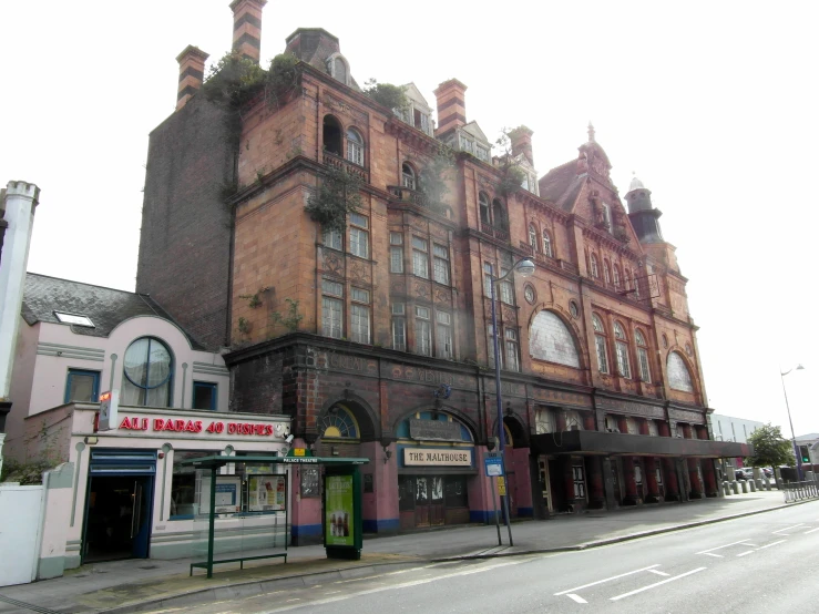 an old building is on the corner of the street