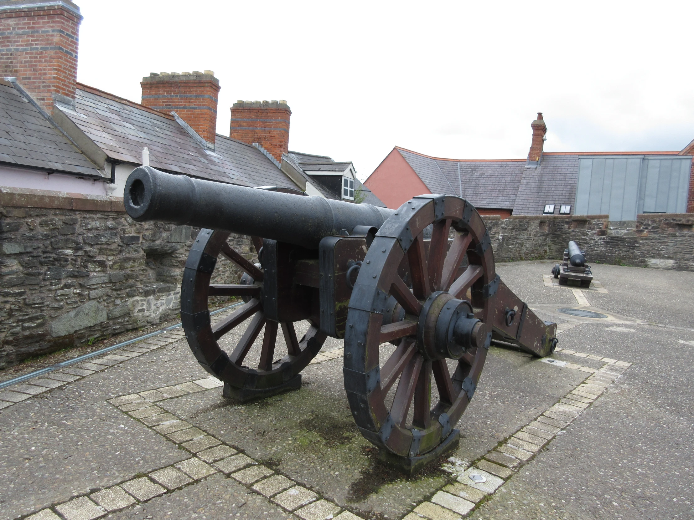 an old cannon sits in the middle of the street