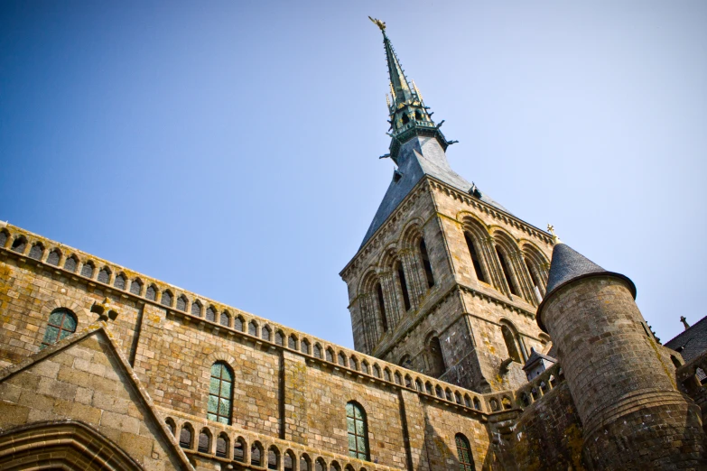 the roof of a building with a steeple is shown