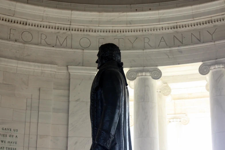 there is a statue in the middle of a large building