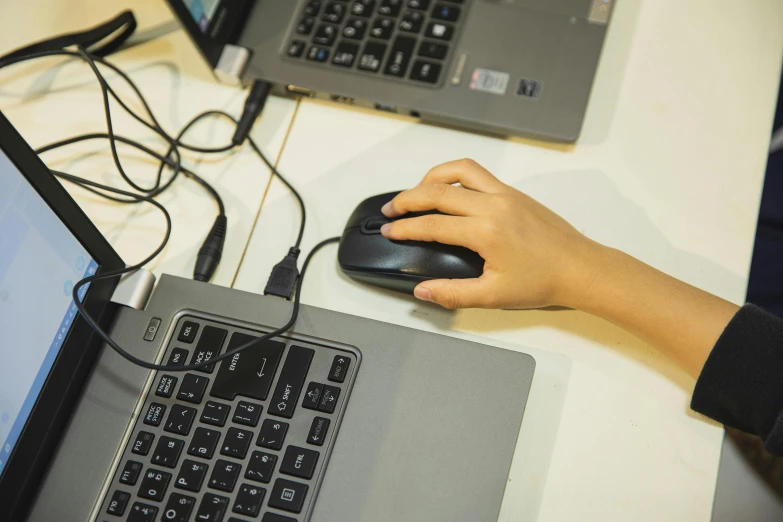 a person using a computer mouse on a desk, laptops, editors choice, children's, thumbnail