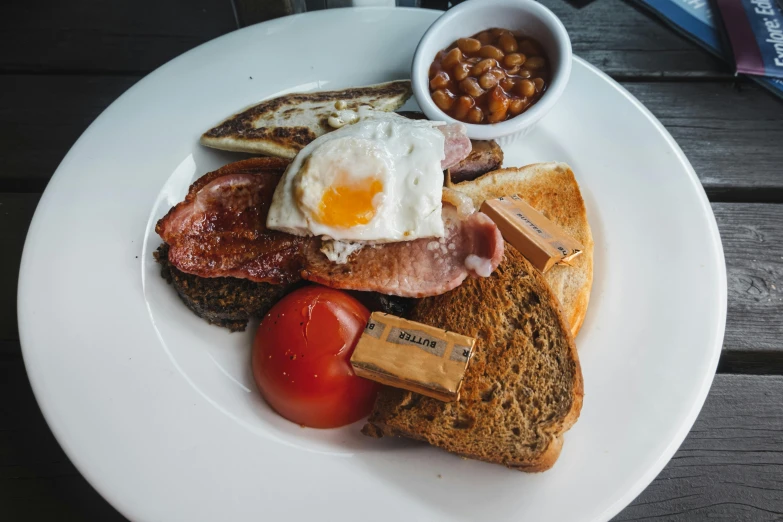 a close up of a plate of food on a table, by Joe Bowler, pexels contest winner, hearty breakfast, irish, 🦩🪐🐞👩🏻🦳, with bread in the slots