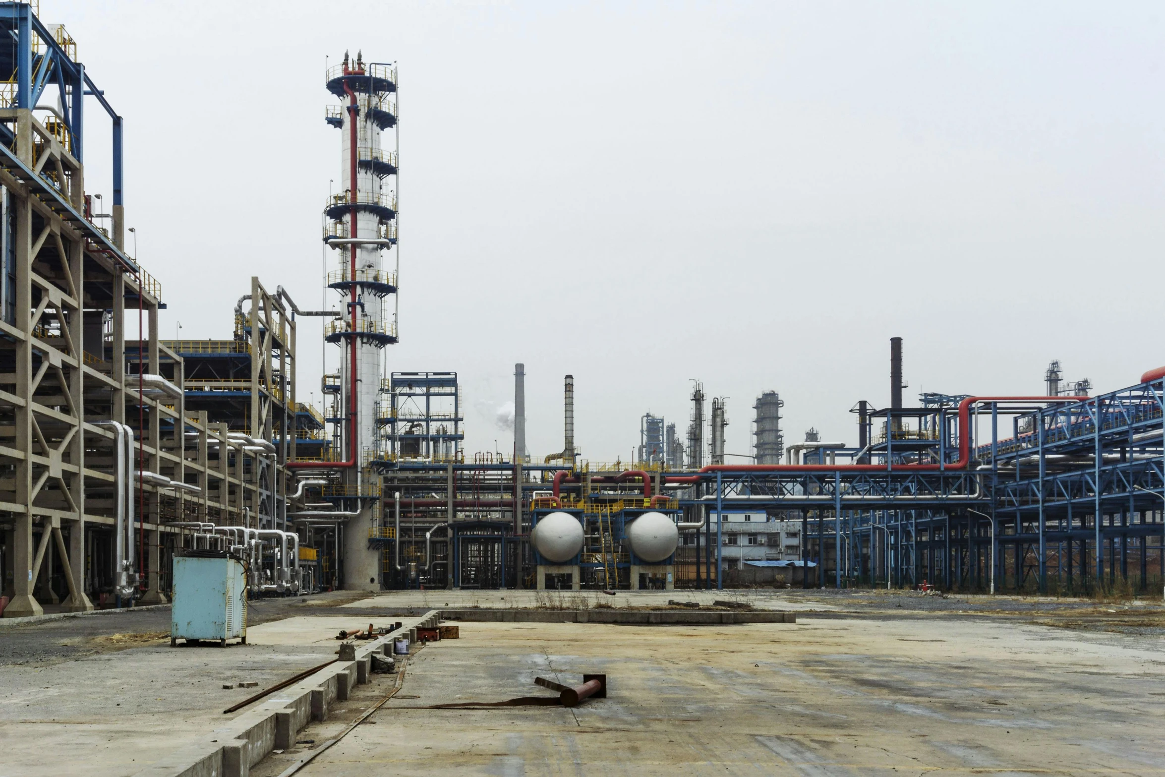 a large industrial area with a lot of pipes, inspired by Zhang Kechun, photorealism, fan favorite, petrol energy, photographed for reuters, 15081959 21121991 01012000 4k