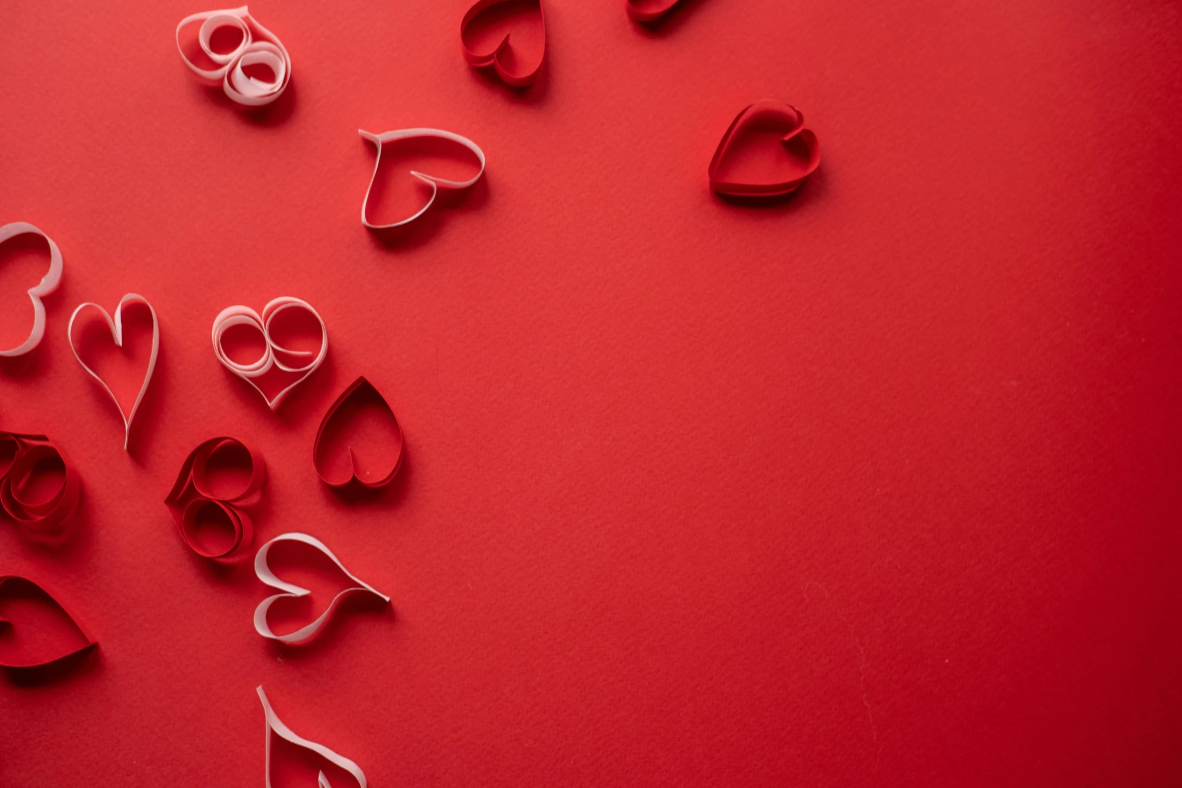 a bunch of paper hearts on a red surface, pexels, 15081959 21121991 01012000 4k, laura watson, paper quilling, snacks