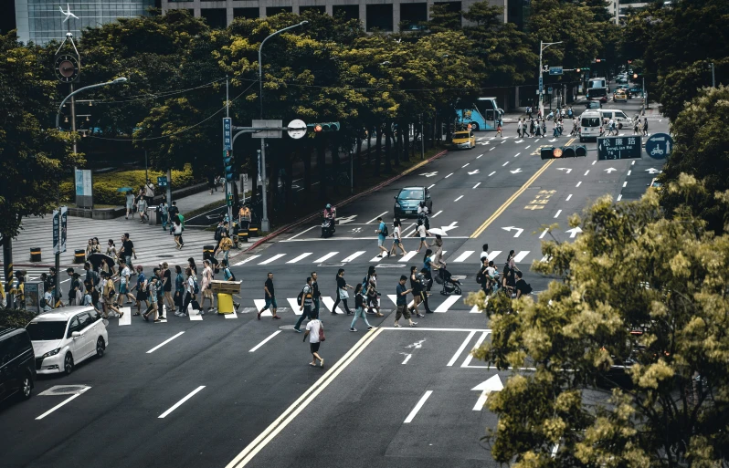 a large group of people crossing a street, pexels contest winner, 🚿🗝📝, taiwan, sao paulo in the year 2 0 7 0, photo 8 k