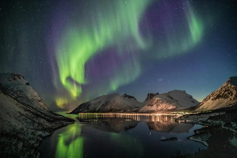 the aurora bore over a lake with mountains in the background, by Julia Pishtar, pexels contest winner, hurufiyya, nordic crown, dancing lights, award-winning photo uhd, autumn season