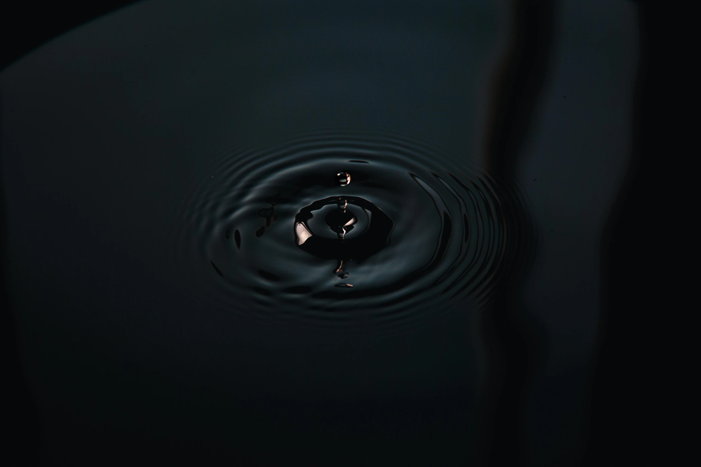 a drop of water falling into a body of water, an album cover, inspired by Lucio Fontana, pexels contest winner, minimalism, dark black porcelain skin, rippling electromagnetic, hd wallpaper, panel of black