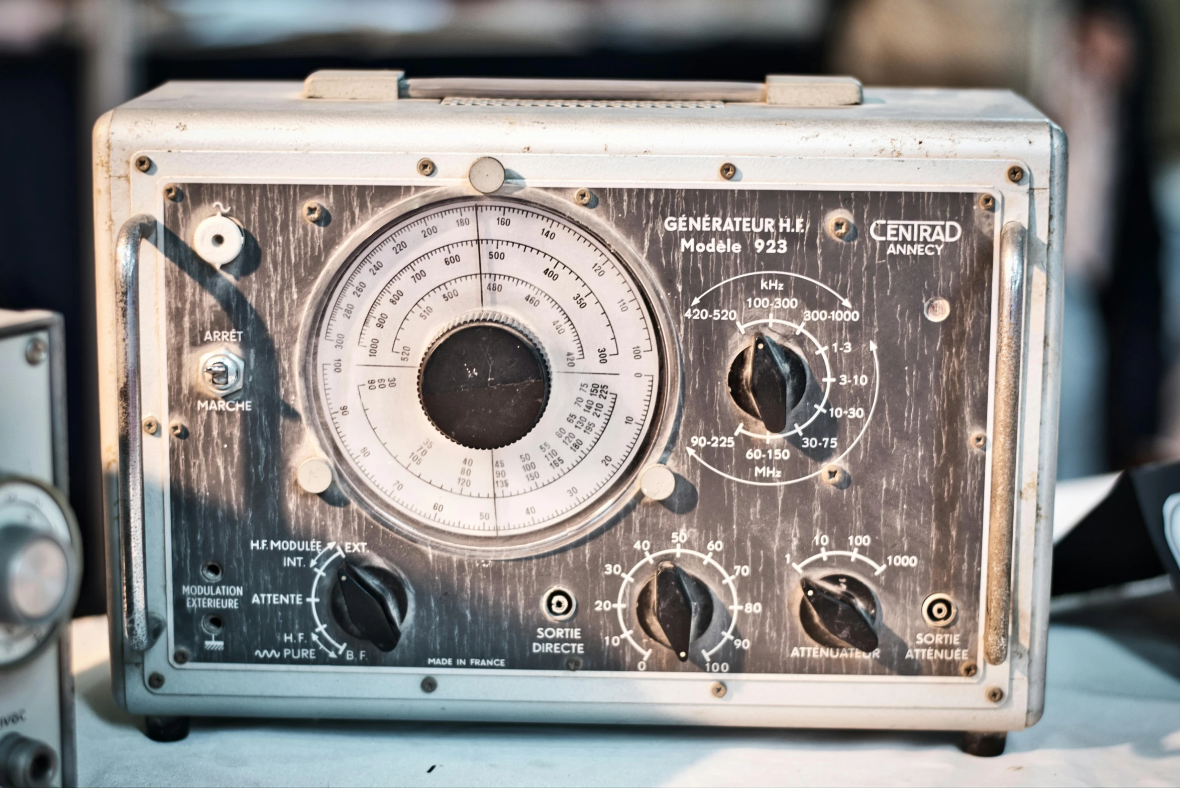 an old radio sitting on top of a table, by Glennray Tutor, unsplash, bauhaus, oscilloscope, gauges, grey metal body, 256x256