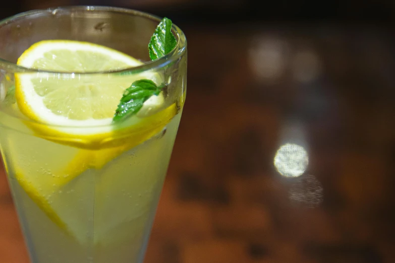 a glass of lemonade with a slice of lemon, pexels, hurufiyya, fan favorite, daily specials, lit up, mint