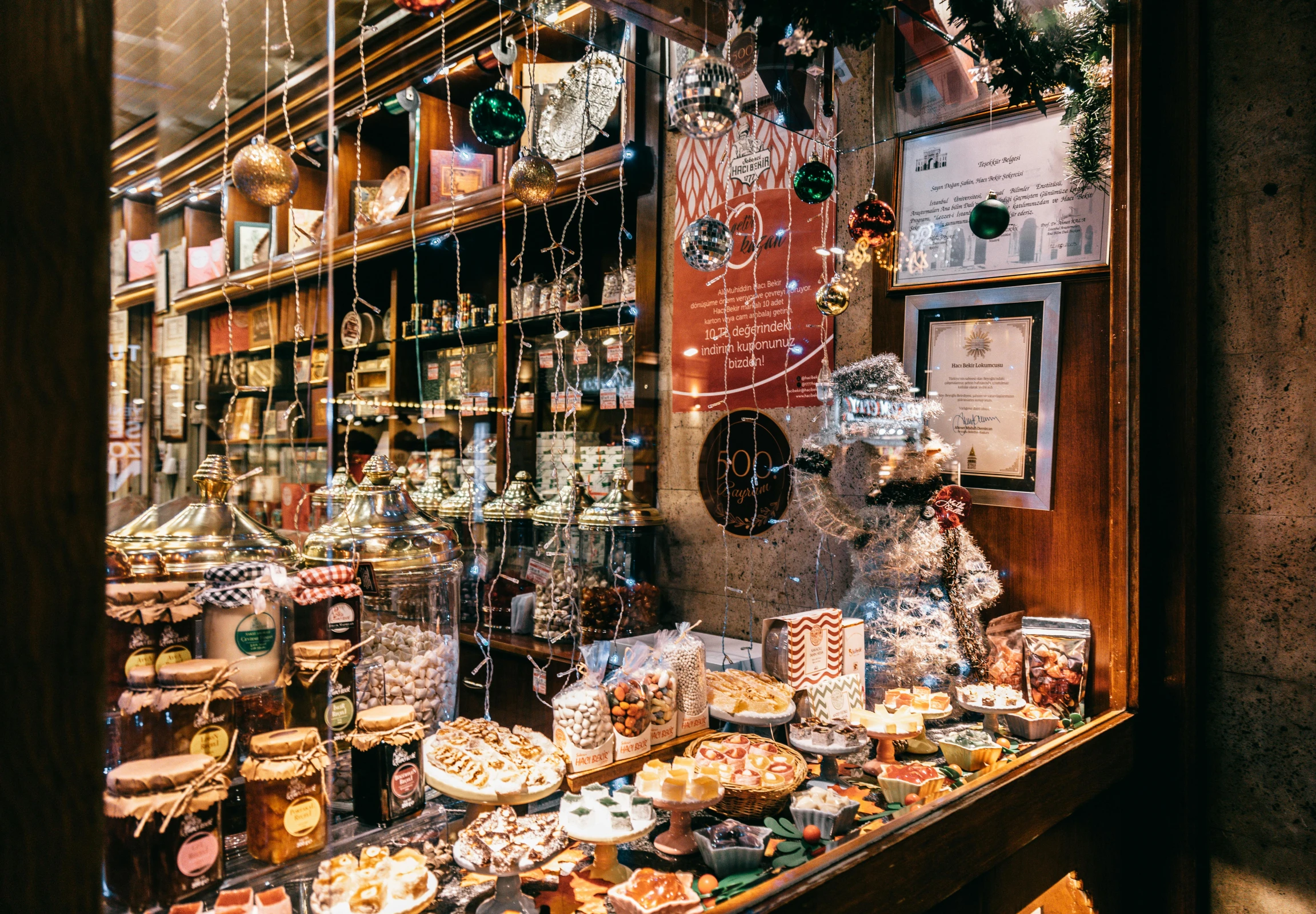 a store filled with lots of different types of food, by Julia Pishtar, pexels, art nouveau, christmas, caramel, 🦩🪐🐞👩🏻🦳, vista view