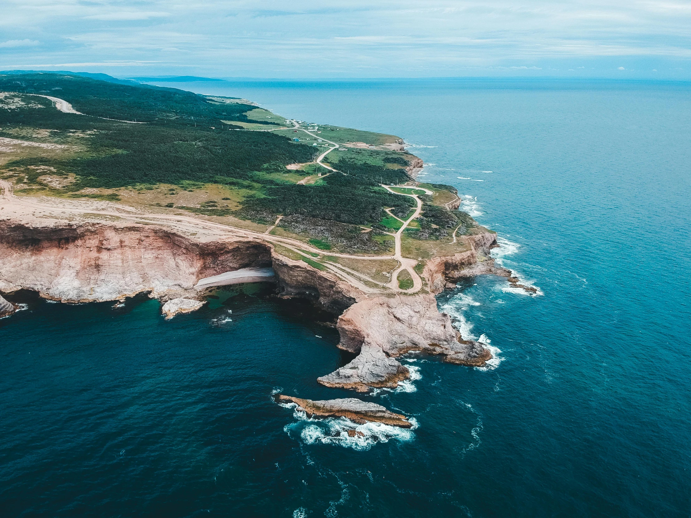 a large body of water next to a cliff, pexels contest winner, les nabis, 2 5 6 x 2 5 6 pixels, cape, jacques - yves cousteau, view from the sky