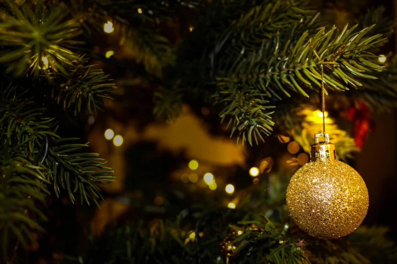 a close up of a christmas ornament on a tree, by Jakob Gauermann, pexels, baroque, gold dappled lighting, 15081959 21121991 01012000 4k, thumbnail, fairy lights