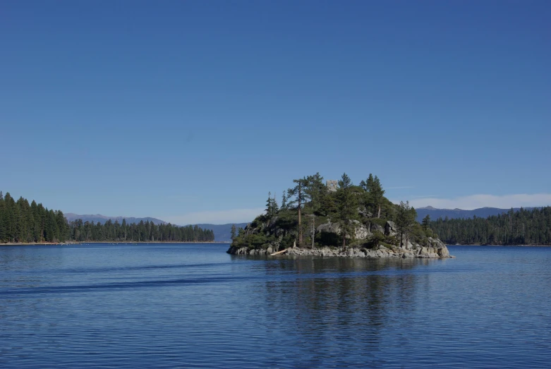 a small island in the middle of a lake, by Jessie Algie, unsplash, hurufiyya, fan favorite, big bear lake california, archipelago, geology