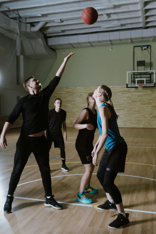 a group of people playing a game of basketball, by Matija Jama, shutterstock, full body image, in a gym, dasha taran, square