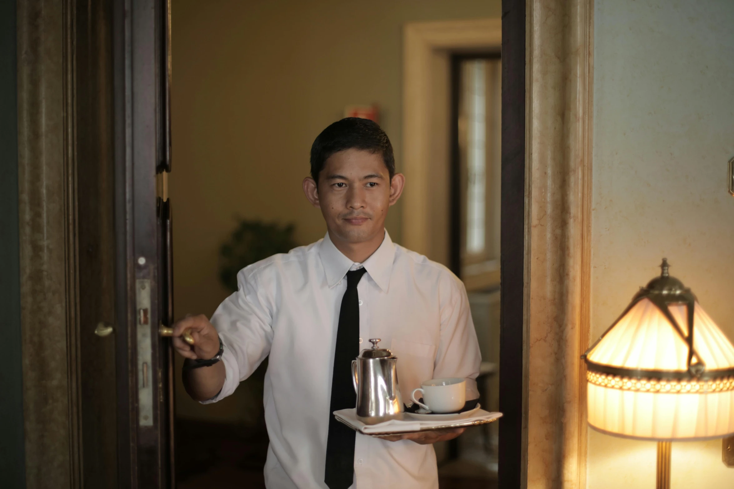 a man in a tie holding a tray of food, thawan duchanee, avatar image