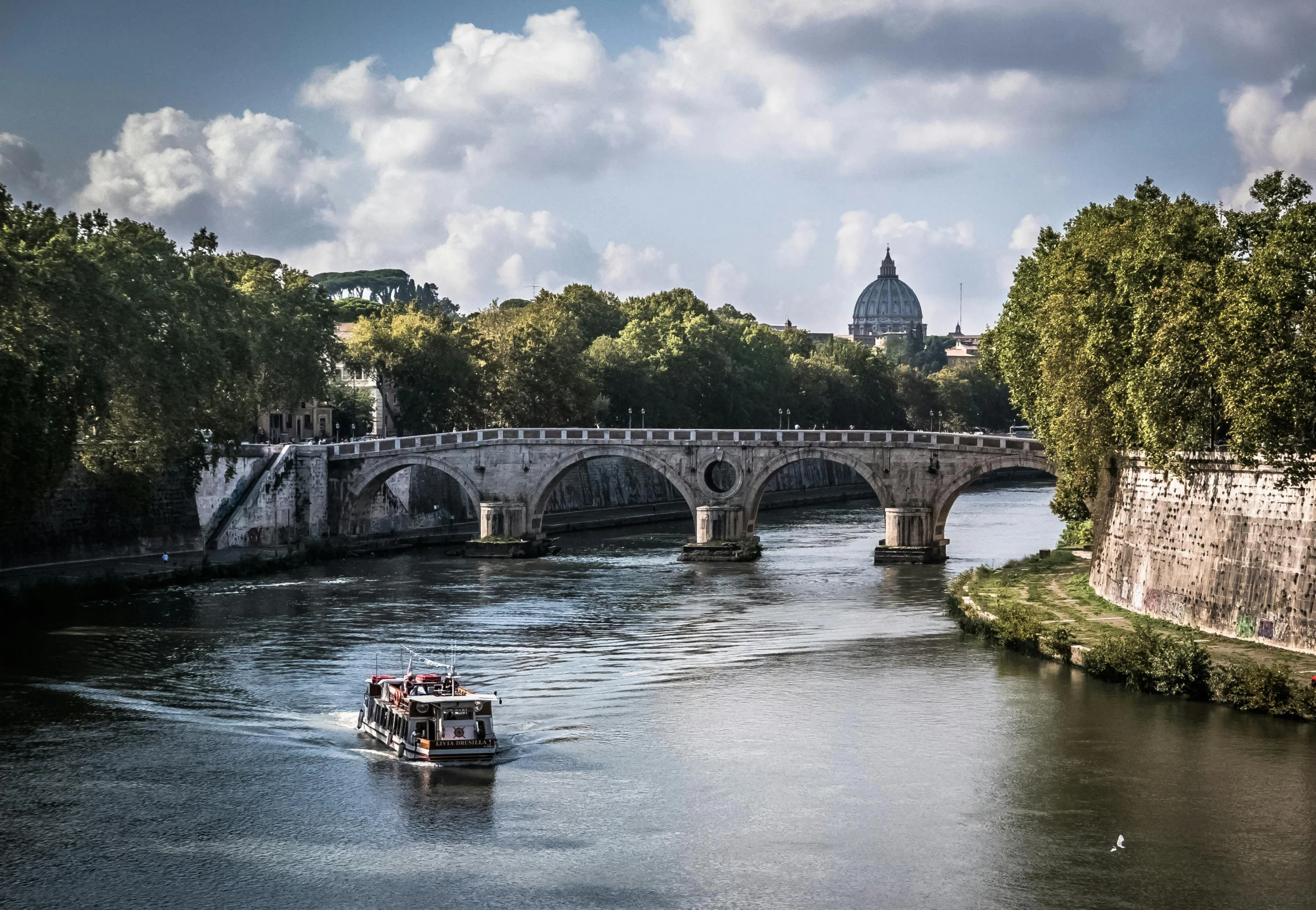 a boat traveling down a river next to a bridge, by Patrick Pietropoli, pexels contest winner, neoclassicism, bernini, warm weather, promo image, high-resolution