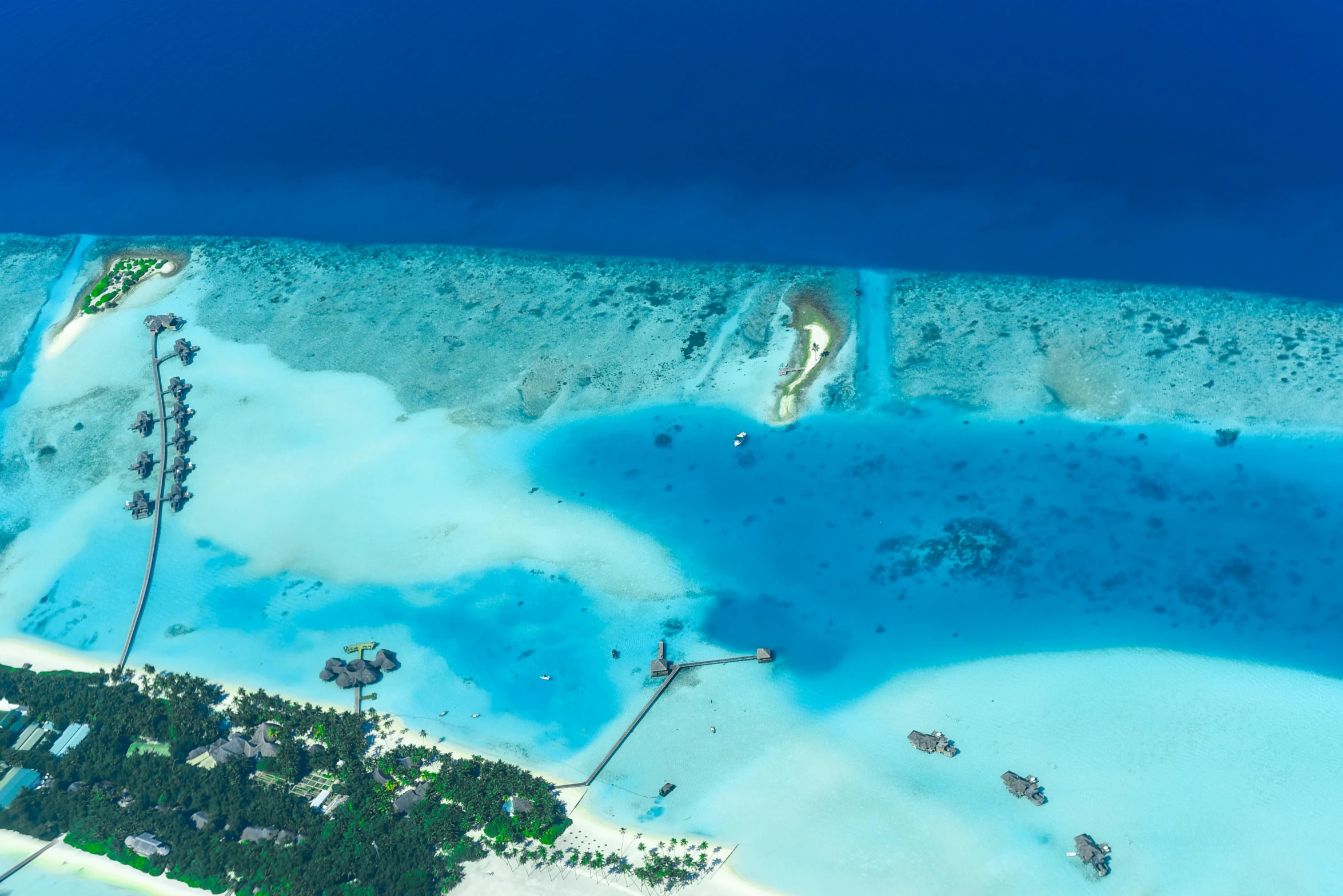 a small island in the middle of the ocean, by Julian Allen, pexels contest winner, hurufiyya, helicopter view, avatar image