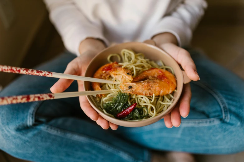 a person holding a bowl of food with chopsticks, unsplash, 🦩🪐🐞👩🏻🦳, avatar image